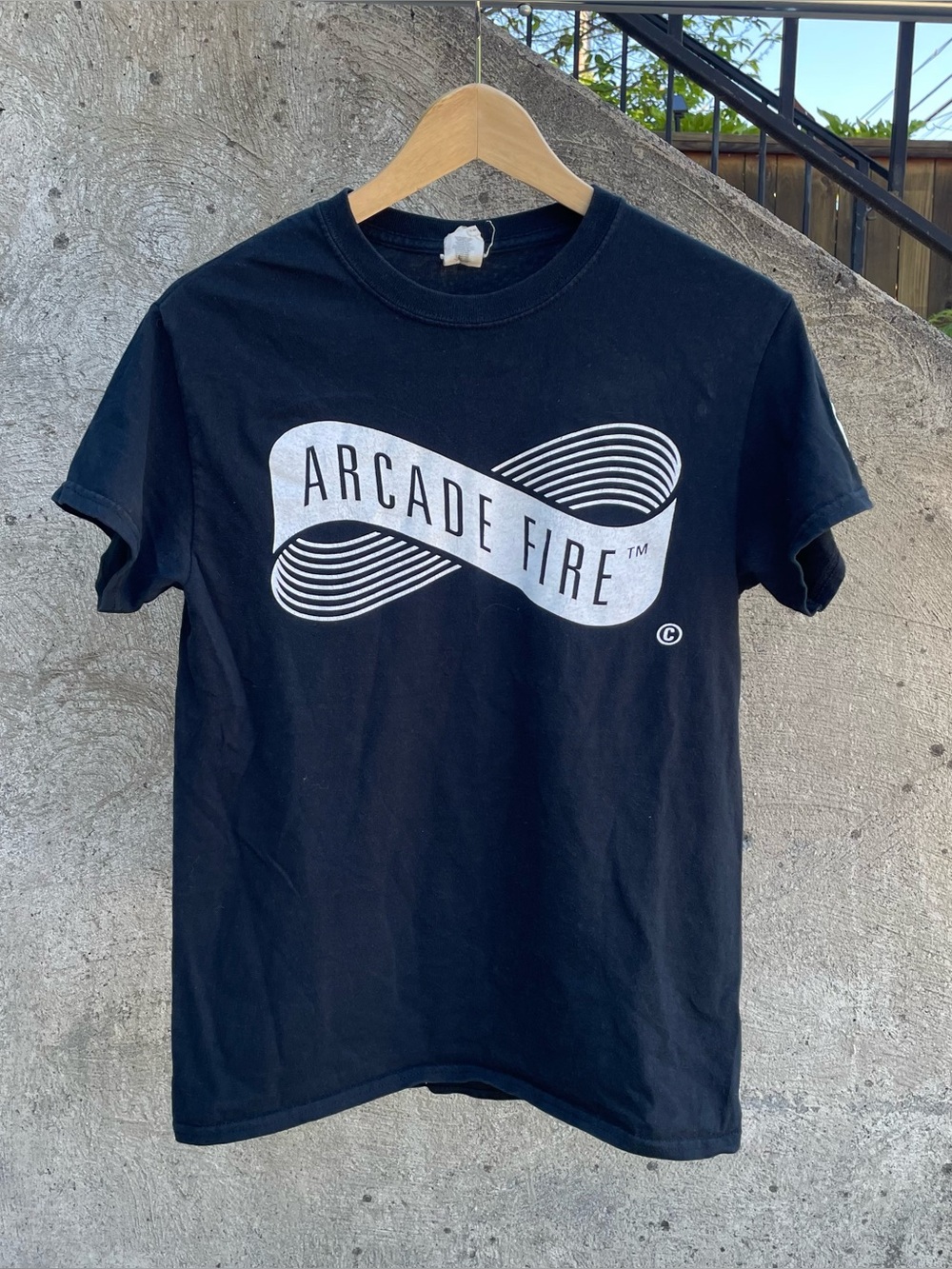 Arcade Fire Infinite Content 2017 band tour t shirt size small